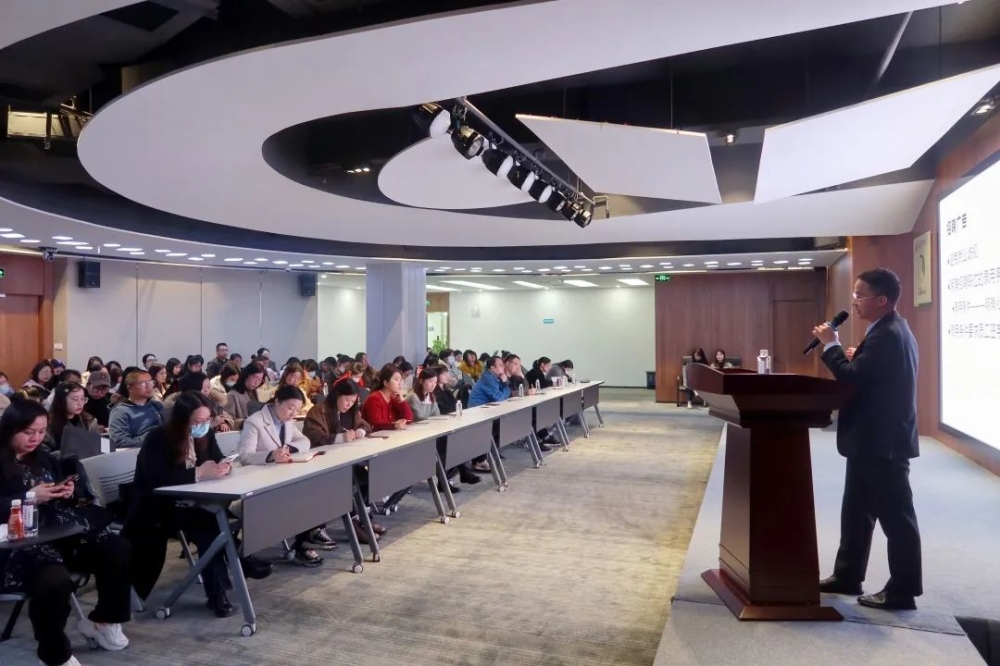 依法用工 和谐发展——《劳动合同签订和履行的法律实务》主题活动在产业园举办 依法用工 和谐发展——《劳动合同签订和履行的法律实务》主题活动在产业园举办